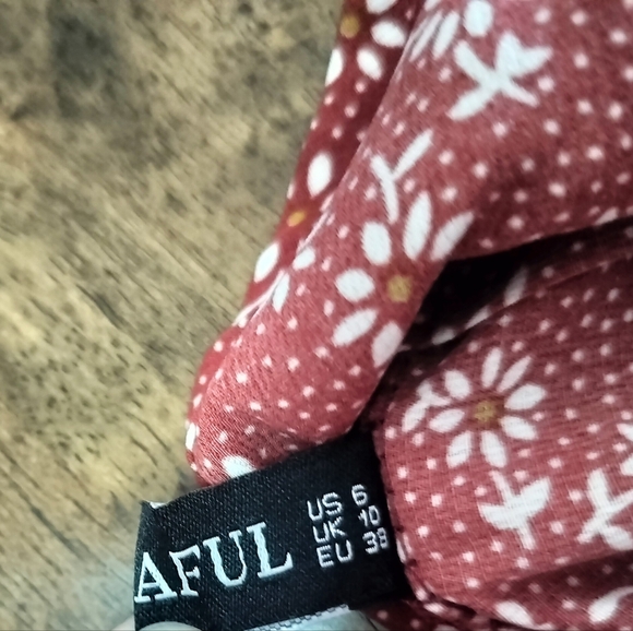 Red Floral Mini Dress Size Medium: M, 6 (V-Neck, Side Gathered, Zaful, Burgundy) - Picture 7 of 7